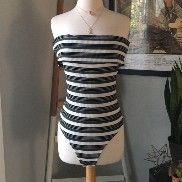 Cruizin down the St. off shoulder stripe bodysuit - Picture 4 of 6
